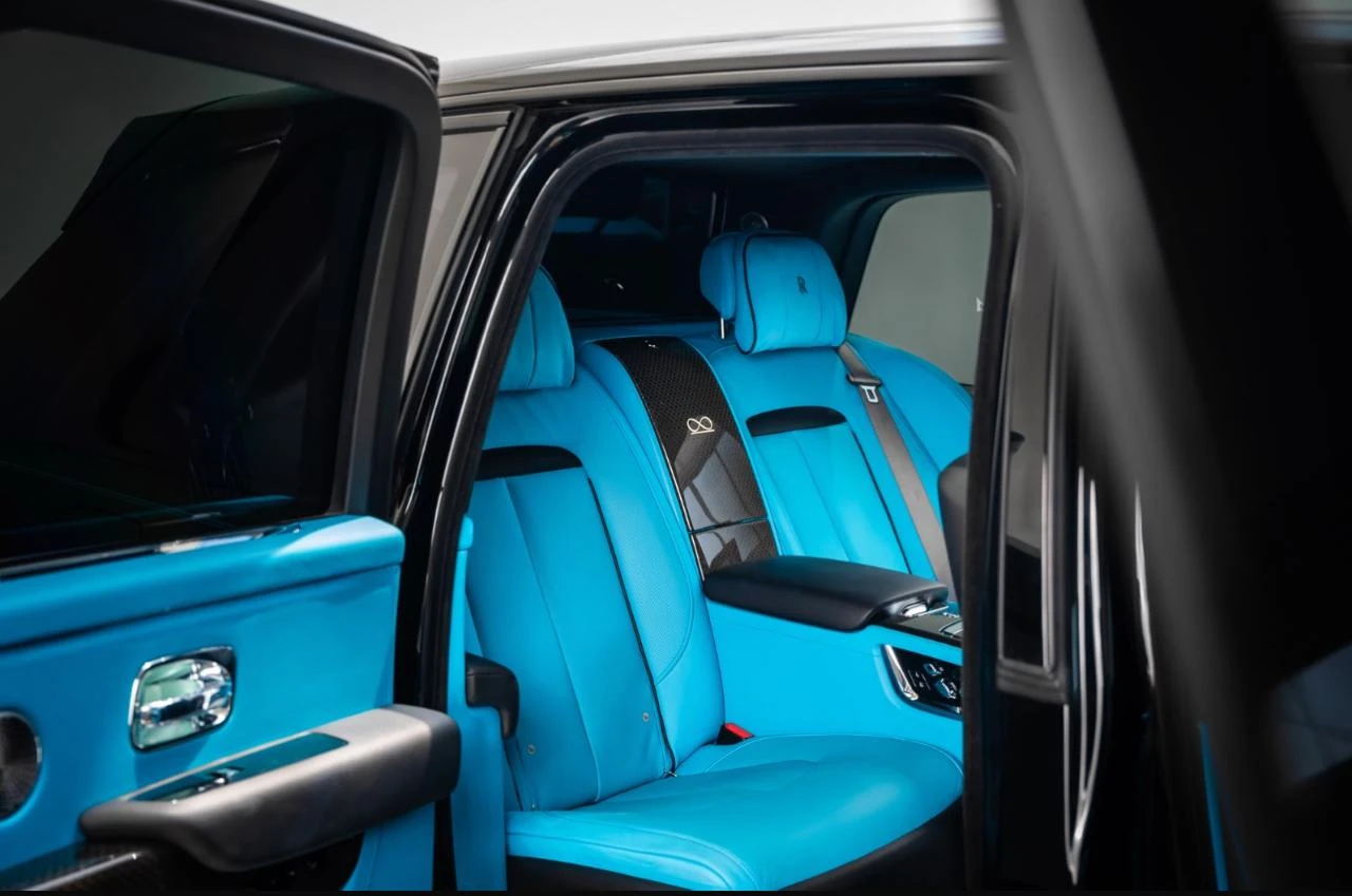 Rolls-Royce Rolls Royce Cullinan Black Badge 2023 - Luxury Car thumbnail NaN